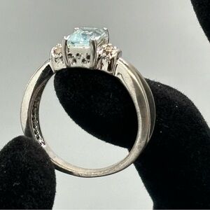 Elegant Sterling Silver Ring with Blue Gemstone